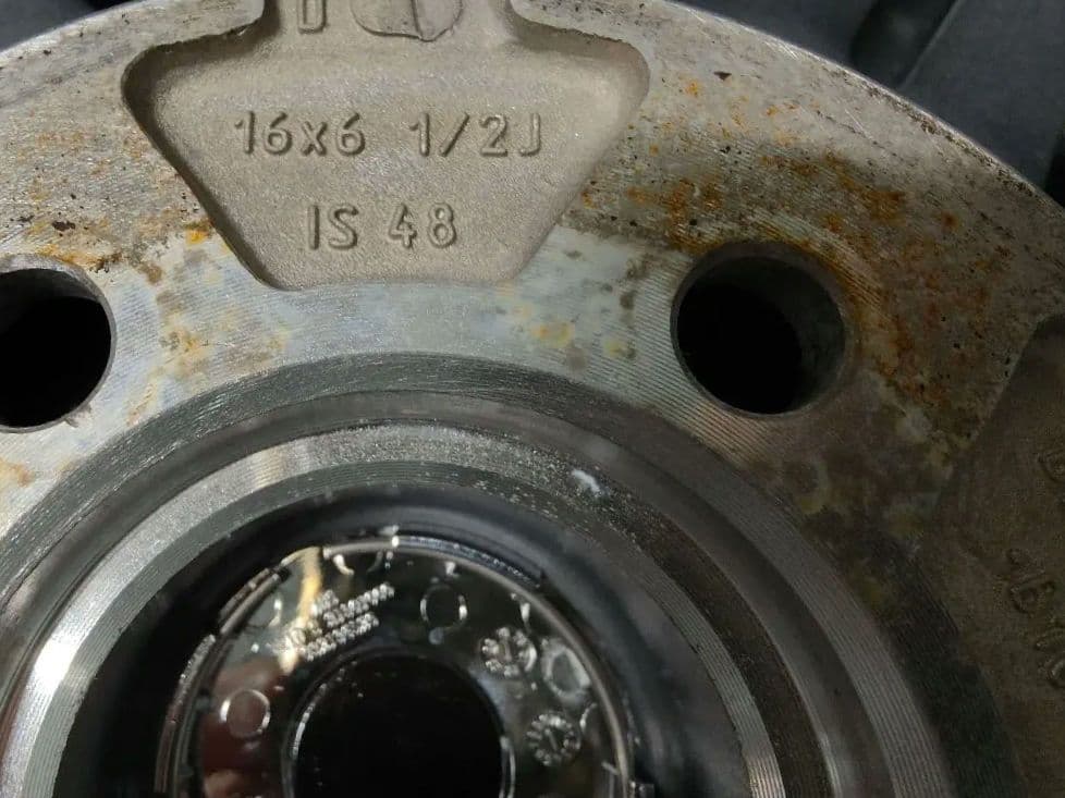 【送料無料！】16インチ ブリヂストン製 5穴PCD100 ほぼ未使用美品！