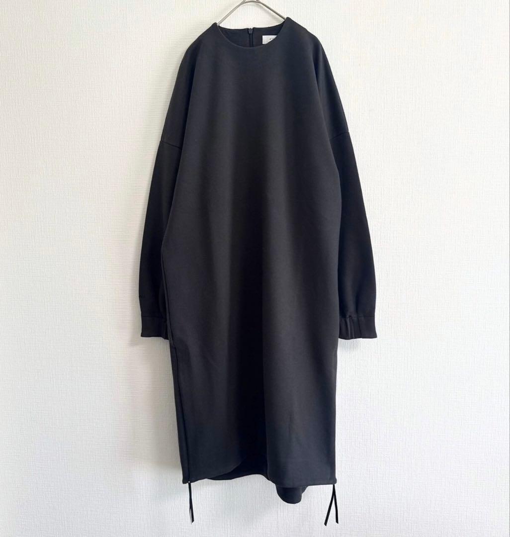 HYKE 近年 サイドジップワンピースドレス ハイク ブラック