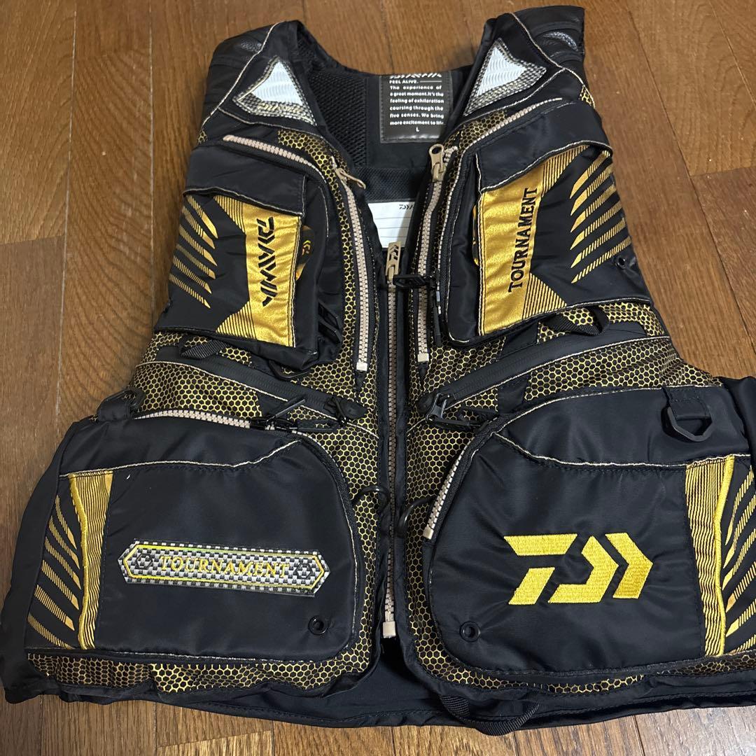 ダイワ トーナメントフローティングベストLサイズ