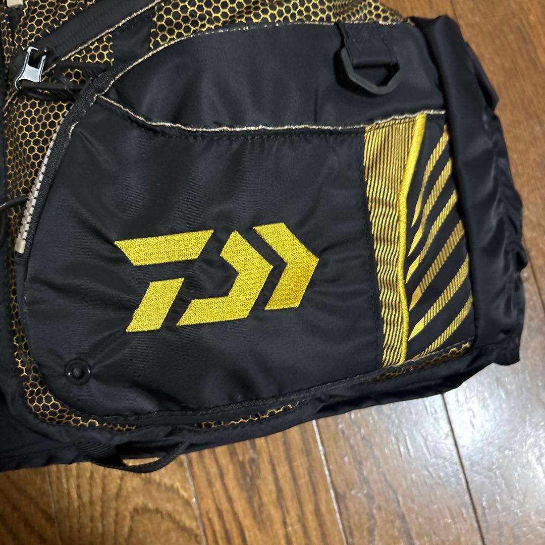 ダイワ トーナメントフローティングベストLサイズ