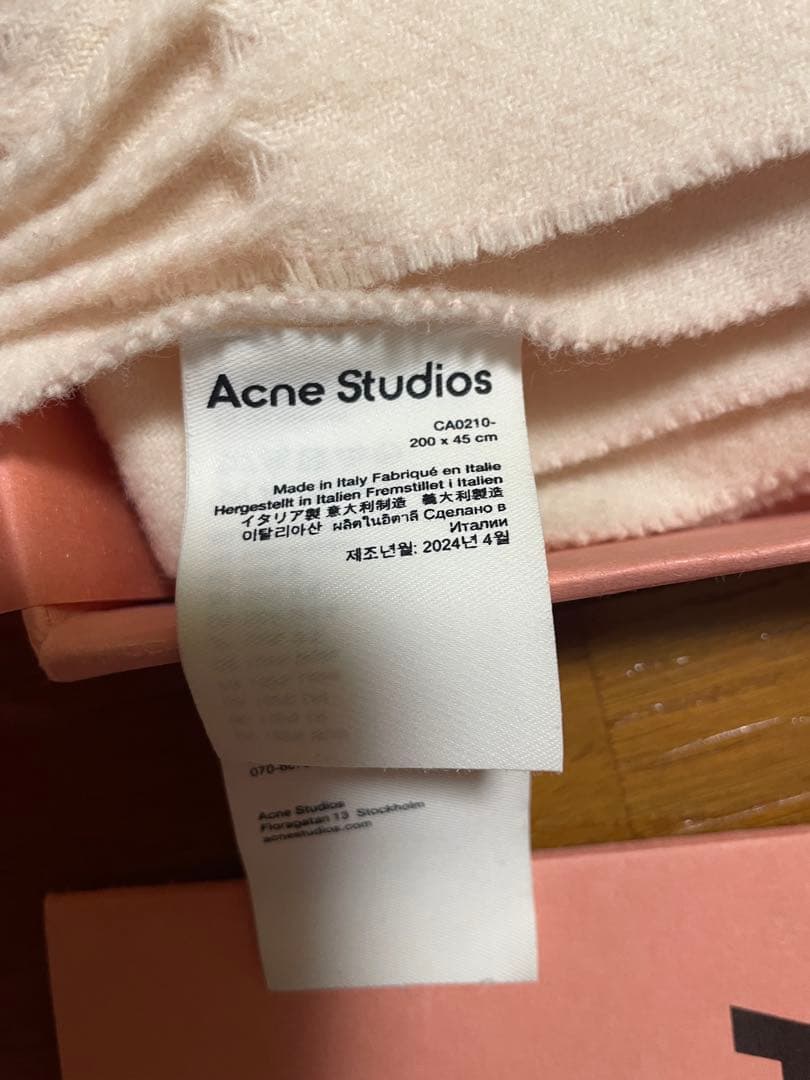 Acne Studios フリンジマフラー クリーム色