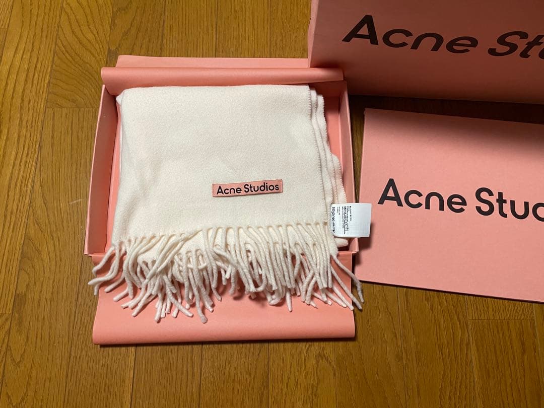 Acne Studios フリンジマフラー クリーム色