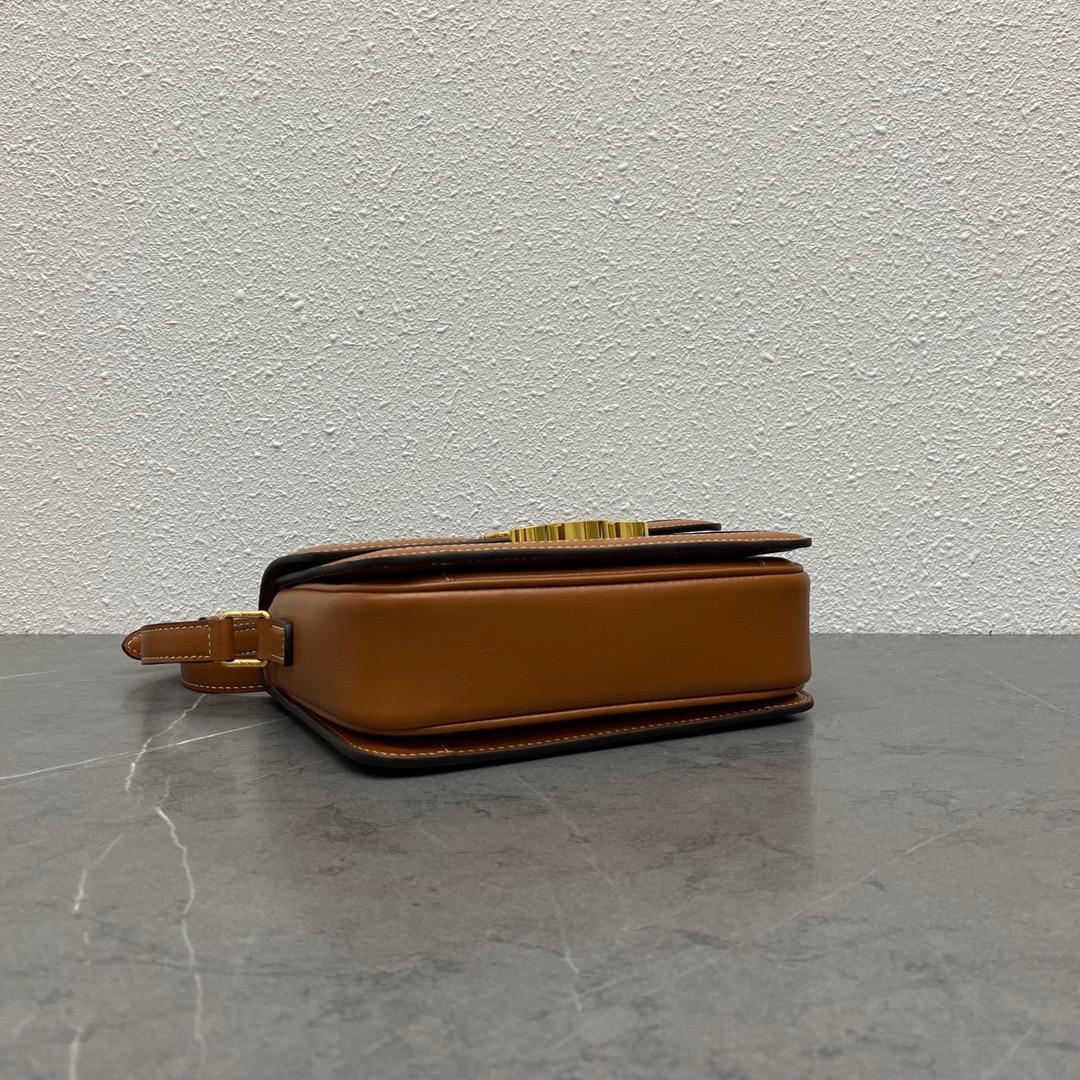 モノグラムショルダーバッグ ゴールドロゴ