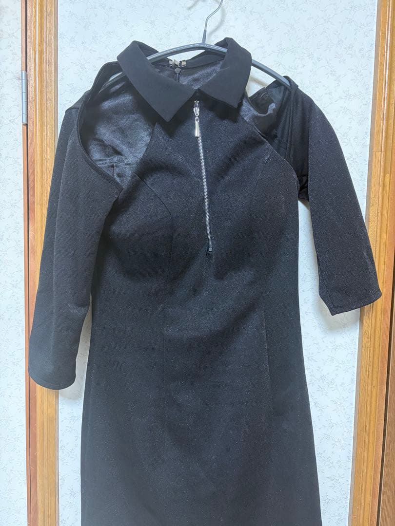 襟デザインオフショルバストジップミニキャバドレス