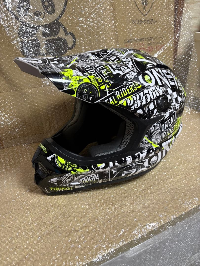 【特価早い者勝ち】O'NEALオニール バイクヘルメット 3シリーズ Lサイズ