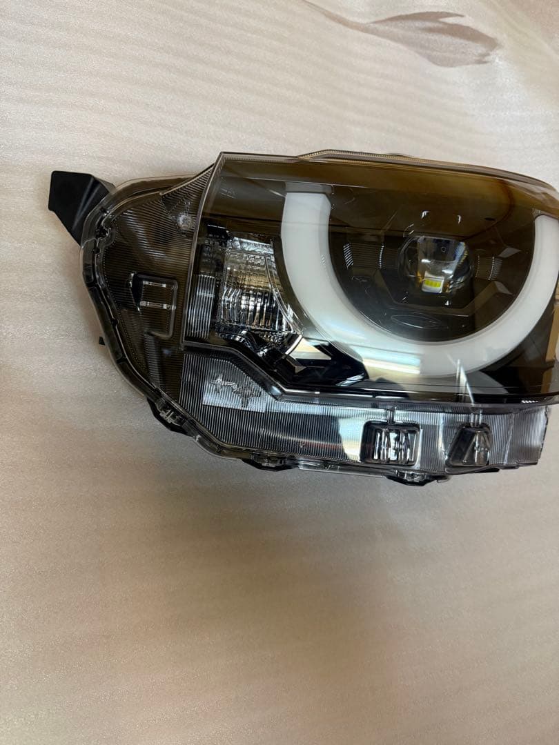 デリカミニ　LEDヘッドライト左