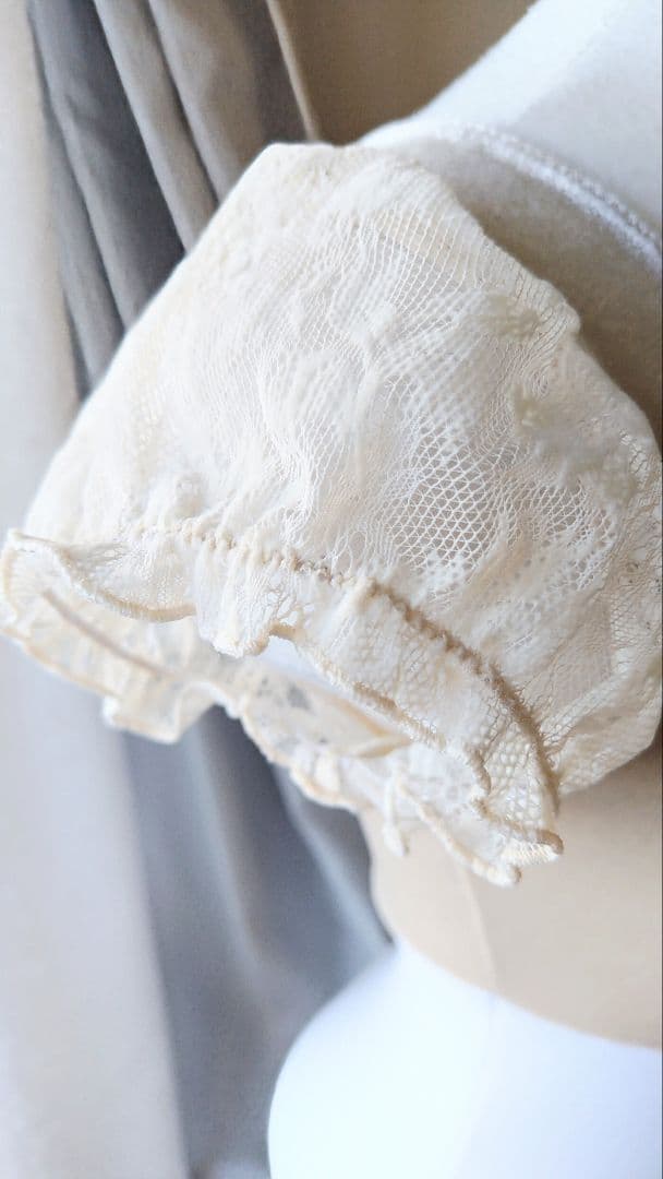 S～Mサイズ∕アイボリーベロアと薔薇の起毛レース袖の娘役レオタード白