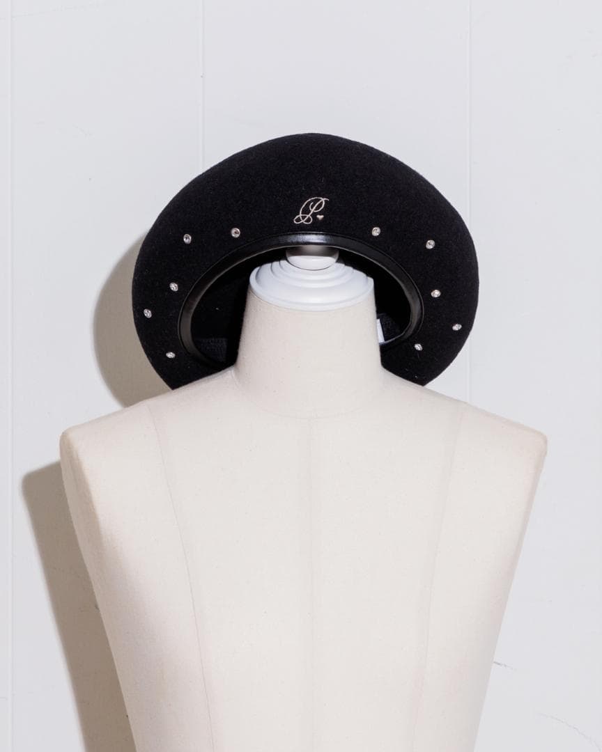 新品未使用　pium　ロゴビジュースタッズベレー　ブラック　初販品　レア