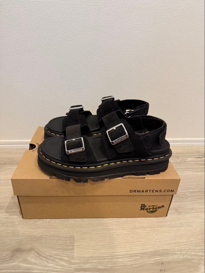 Dr. Martens ブラックサンダル 厚底 ダブルバックル