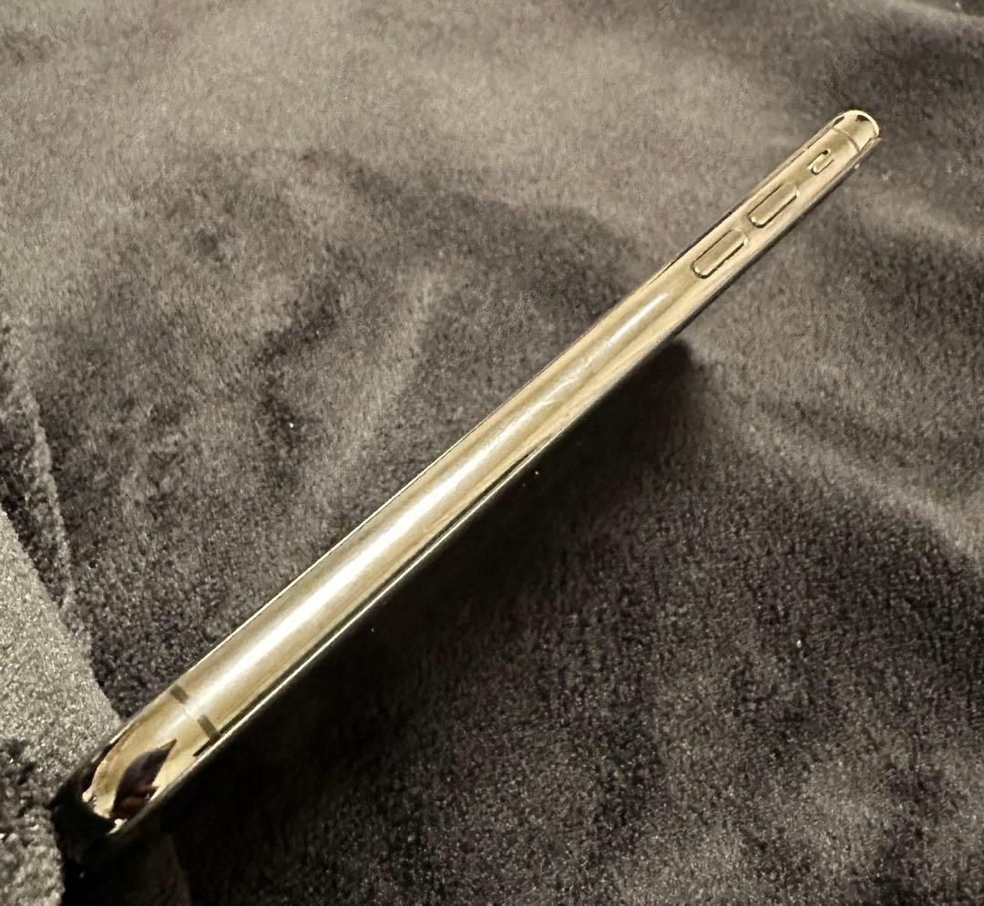 iPhone Xs 64GB ※画面ひびありSIMロック解除済み