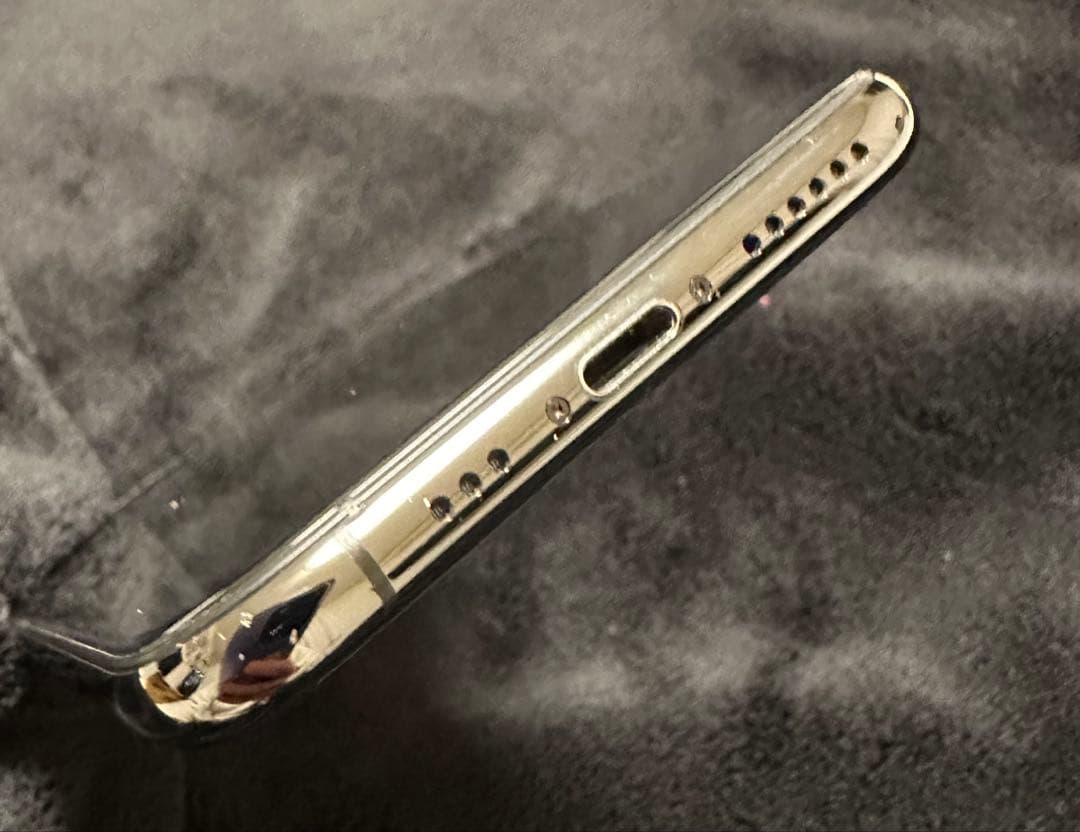 iPhone Xs 64GB ※画面ひびありSIMロック解除済み