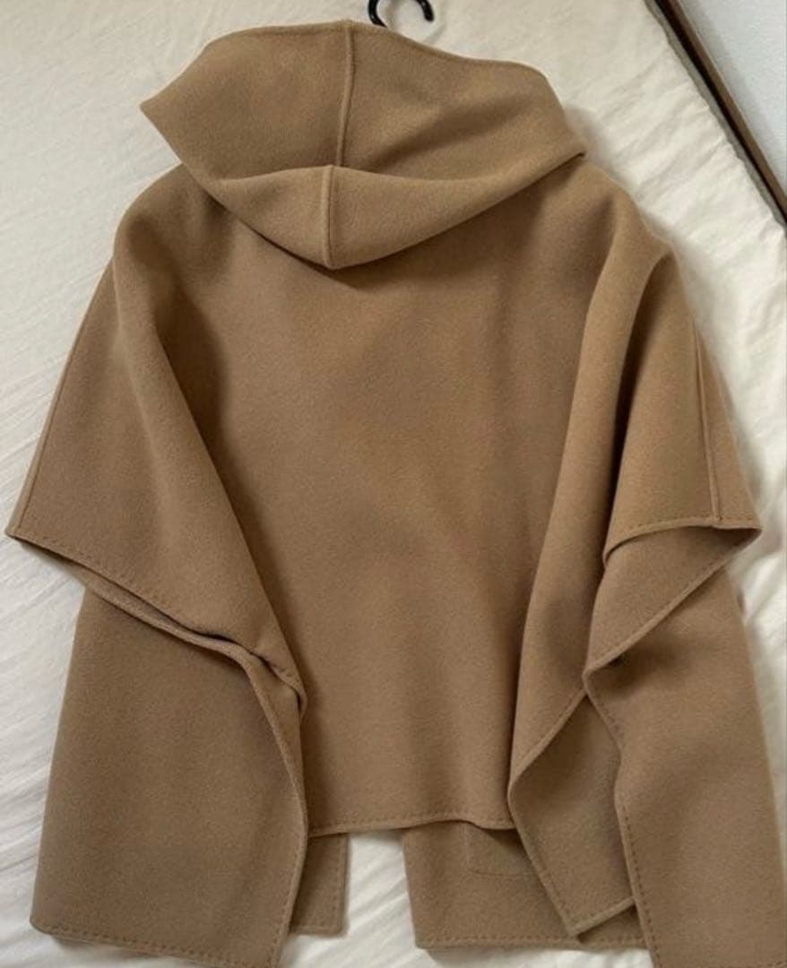 OHGA リバーポンチョ　ベージュ