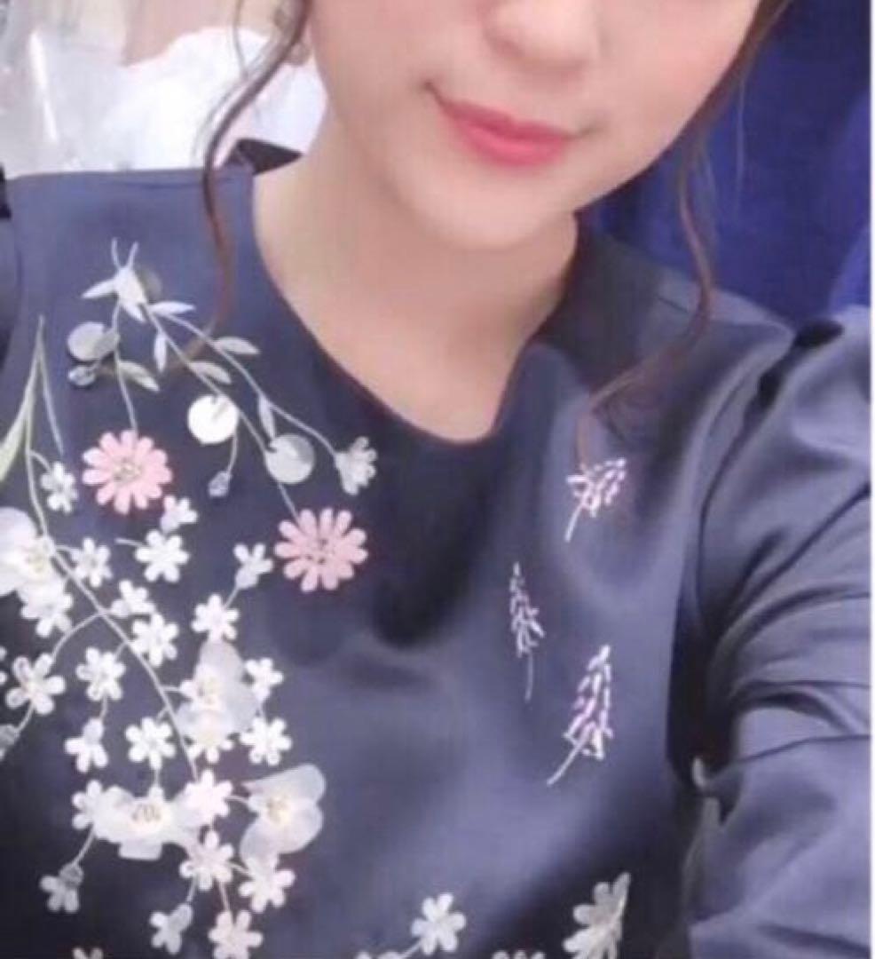 Chesty フラワーエンブロイダリーサテンワンピース 刺繍 ネイビー 清楚上品