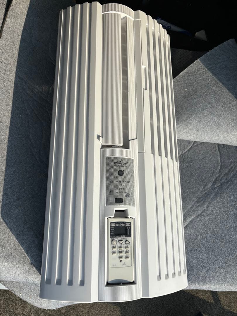 美品TOYOTOMIの窓用エアコン 付属品ありTIW-A180M2022年製