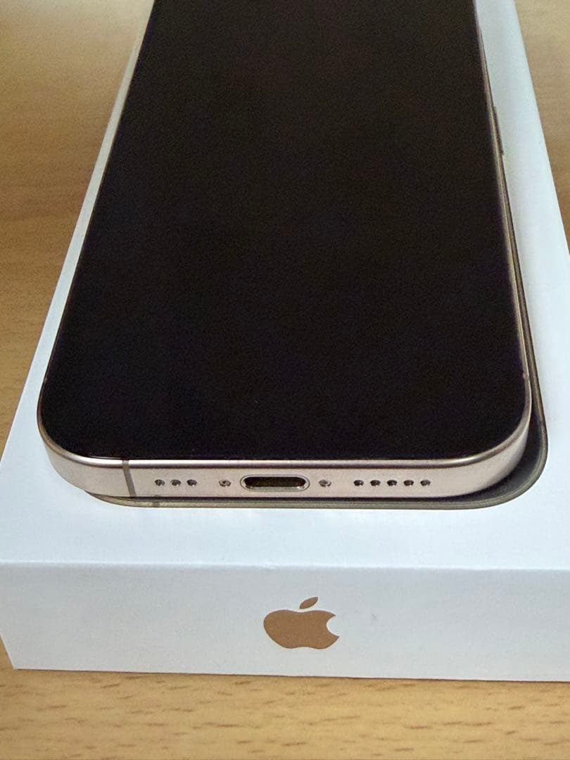 iPhone 16 Pro 256GB デザートチタニウム　SIMフリー
