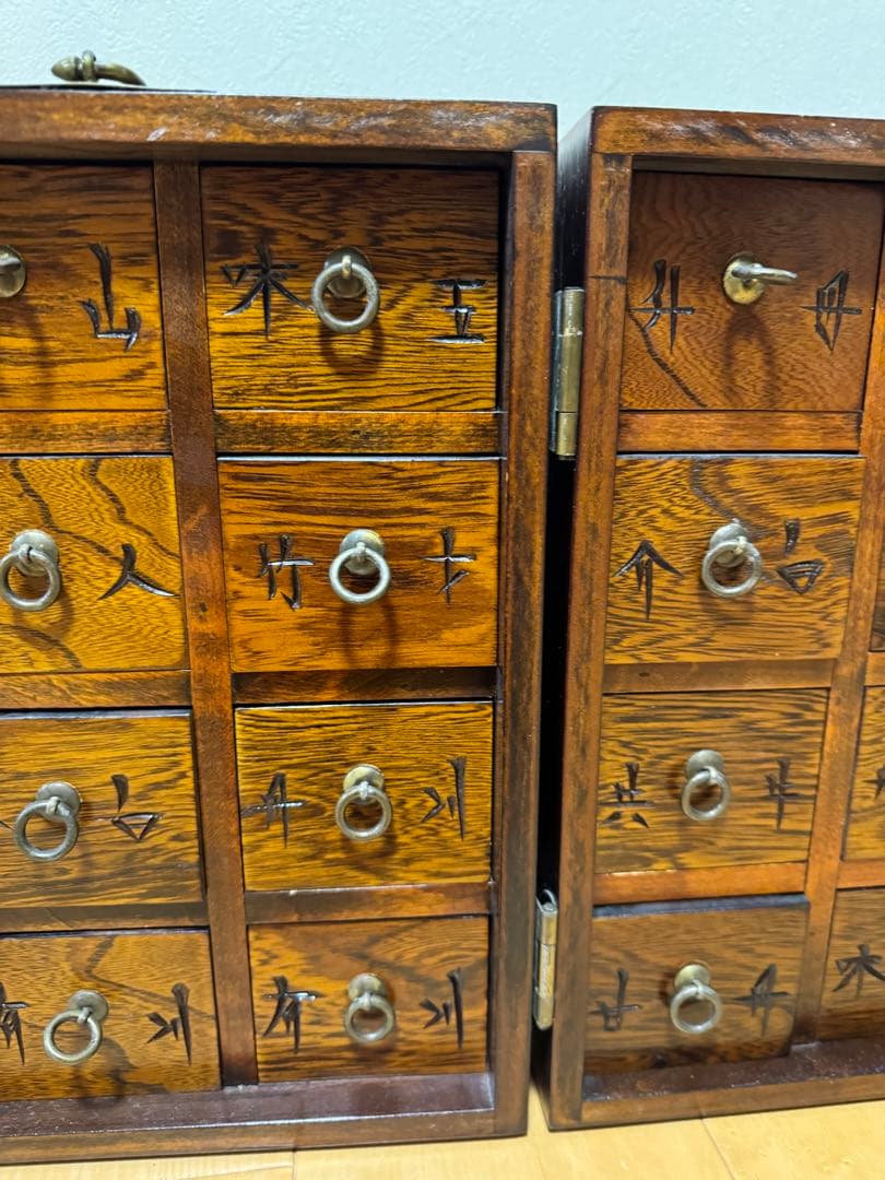 木製の薬棚　アンティーク　24個