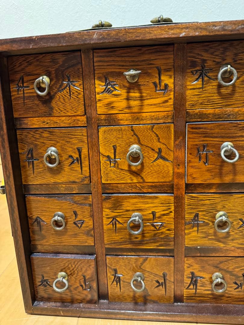 木製の薬棚　アンティーク　24個