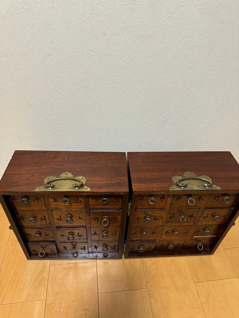 木製の薬棚　アンティーク　24個