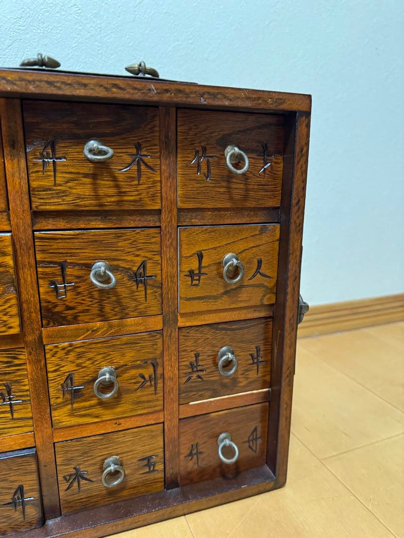 木製の薬棚　アンティーク　24個