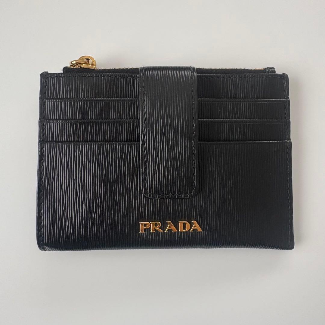 【美品】プラダ サフィアーノ レザー フラグメントケース ブラック