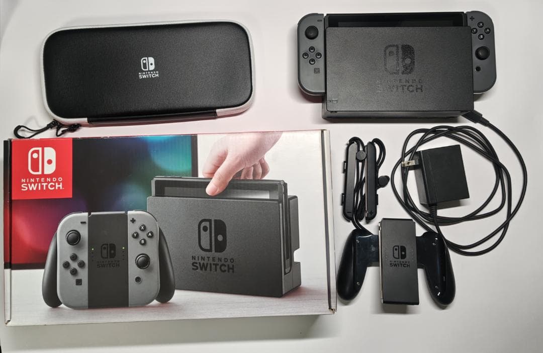 Nintendo Switch 本体　グレー　純正キャリングケース付き