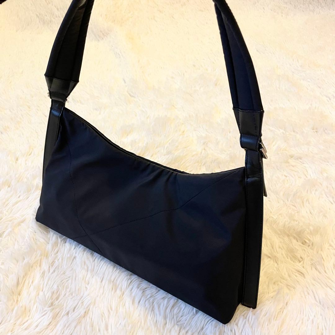 美品★サルヴァトーレフェラガモ スポーツ ワンショルダーバッグ ブラック