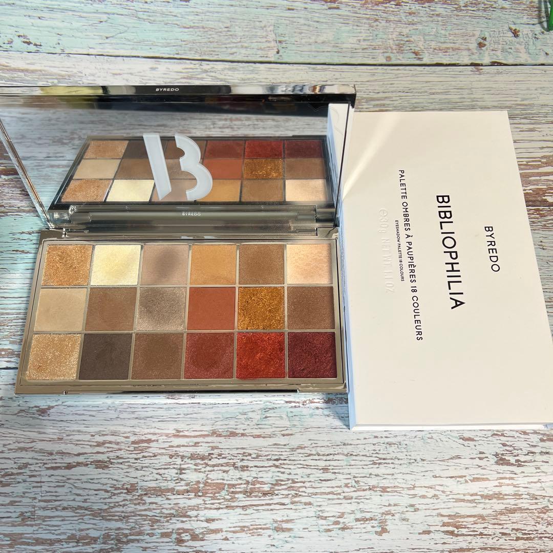 バイレード BYREDO ビブリオフィリア　アイシャドウパレット