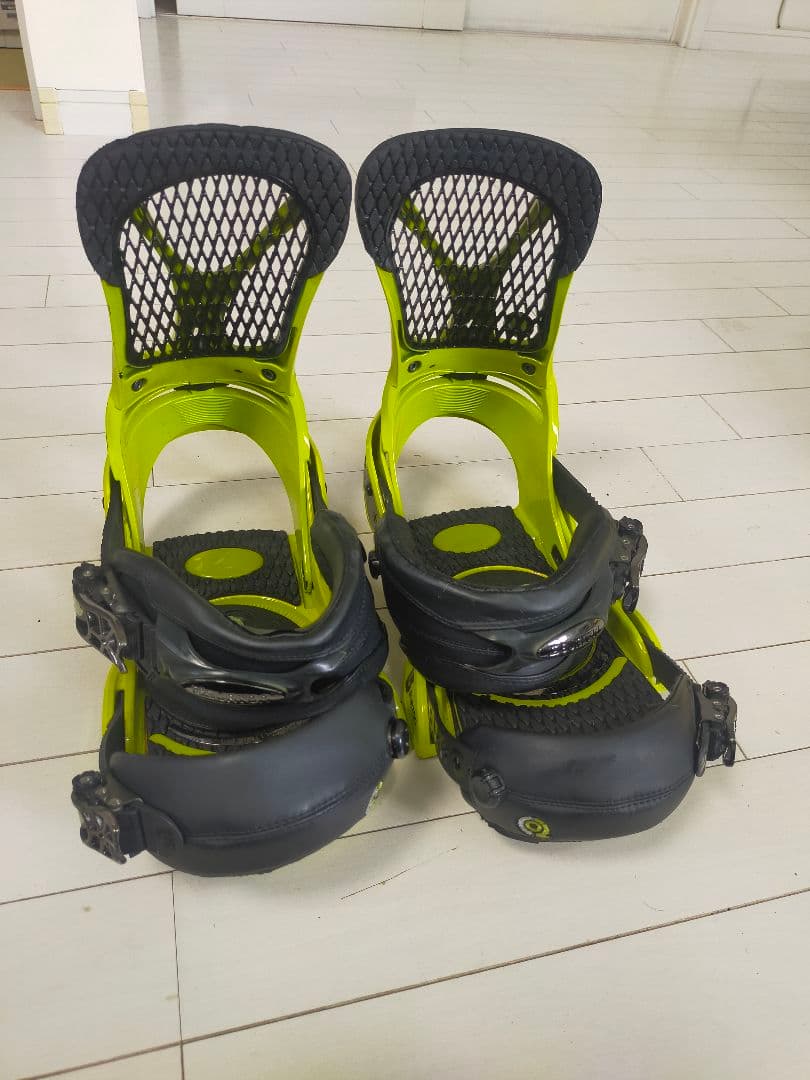 イエロースノーボードビンディング