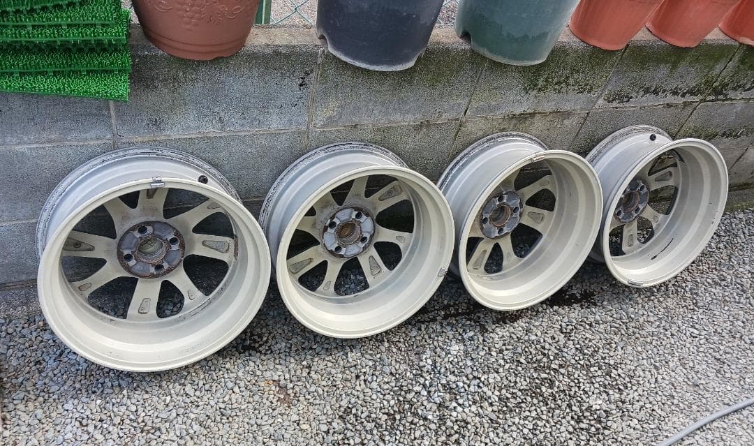 Nです。他の方は購入できません。トヨタ純正16インチアルミホイール