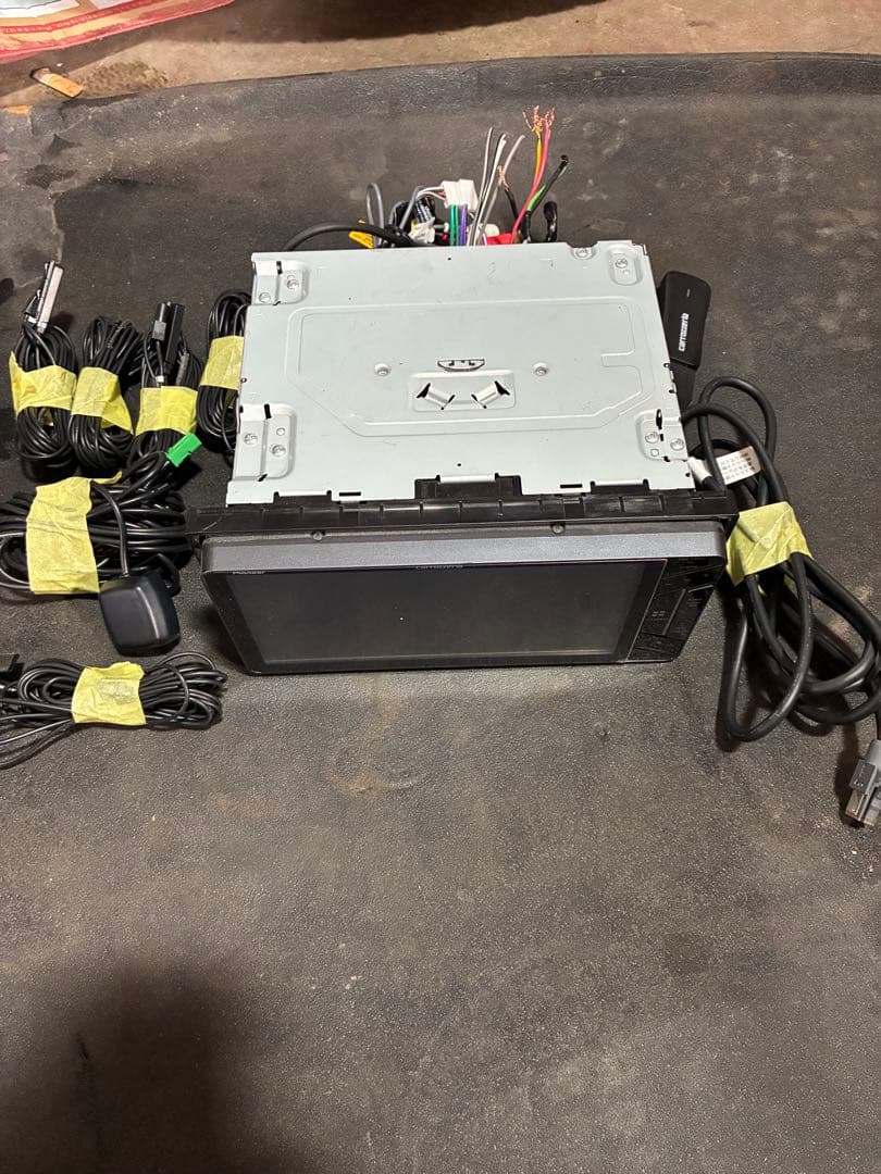 カロッツェリア AVIC-CW902 地図21年　フルセグ　７インチワイド