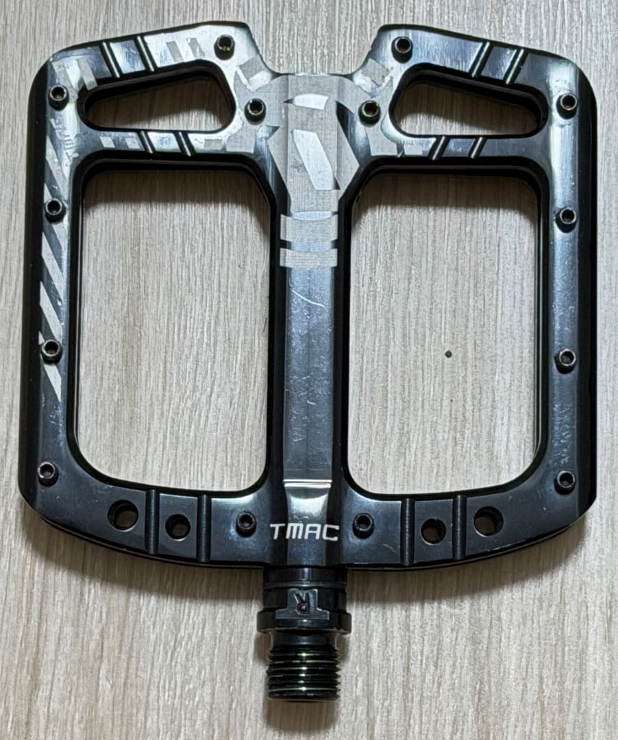 DEITY TMAC アルミフラットペダルMTB ブラック110×105mm