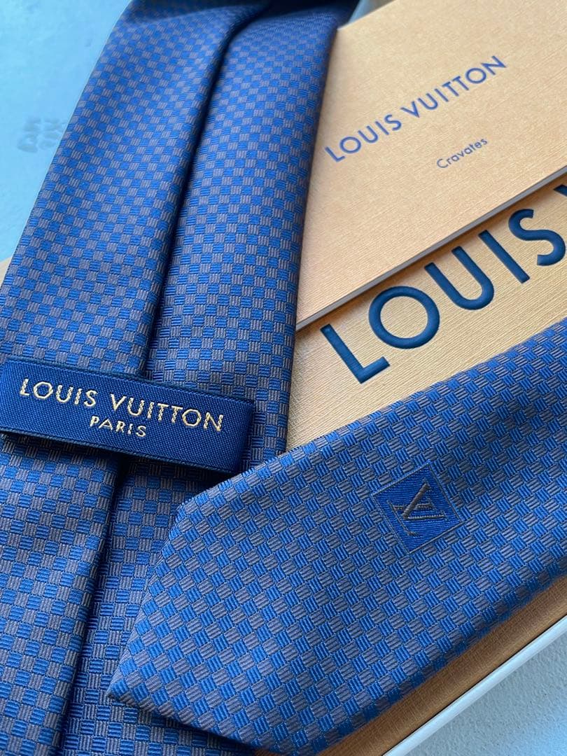 【新品未使用】LOUISVUITTONネクタイ ネイビー チェック柄