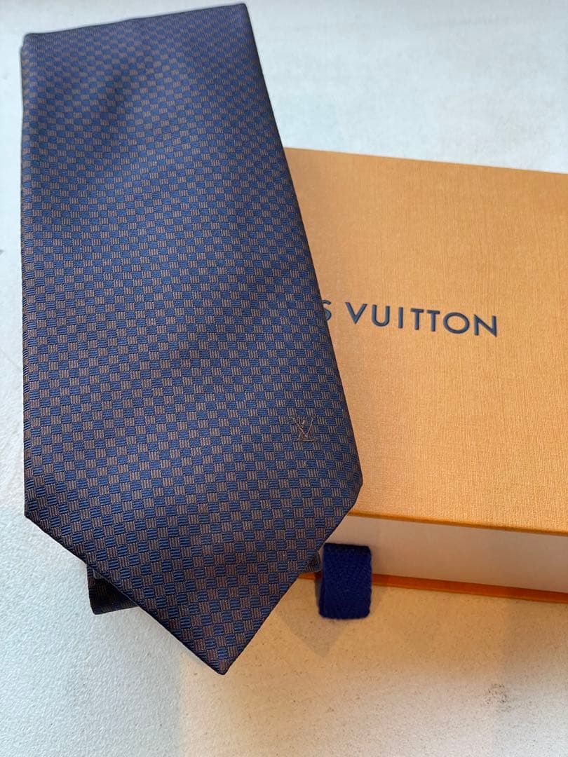 【新品未使用】LOUISVUITTONネクタイ ネイビー チェック柄