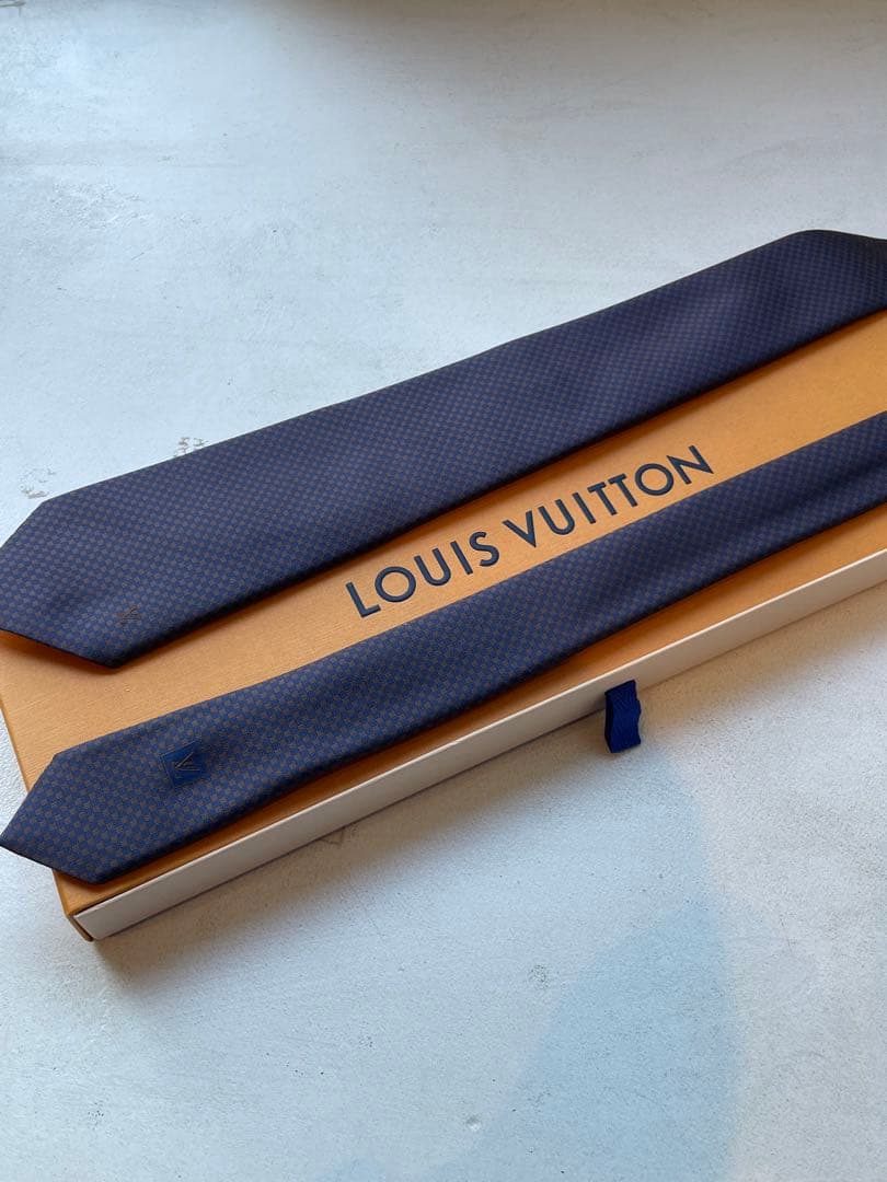 【新品未使用】LOUISVUITTONネクタイ ネイビー チェック柄