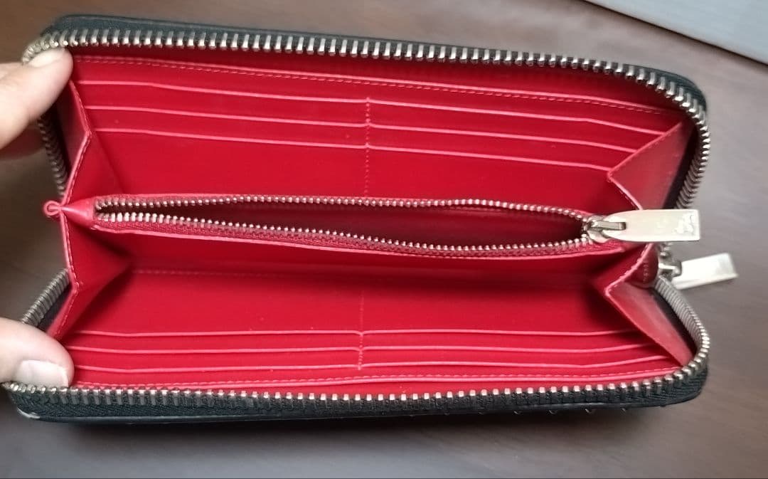 【Christian Louboutin】 スパイクスタッズ 長財布 ファスナー
