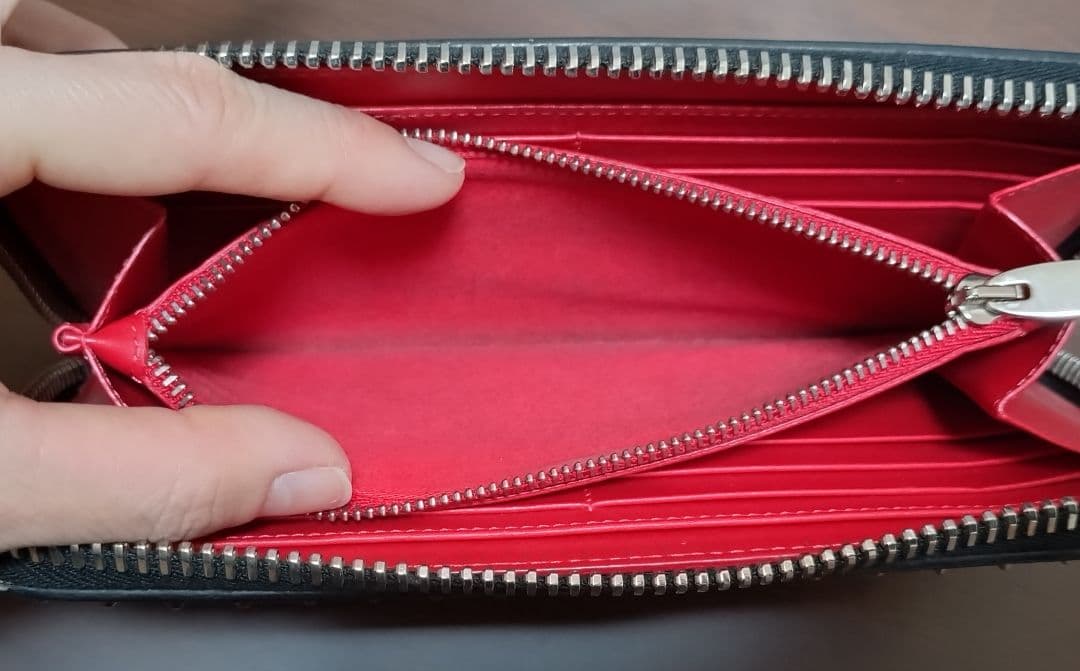 【Christian Louboutin】 スパイクスタッズ 長財布 ファスナー