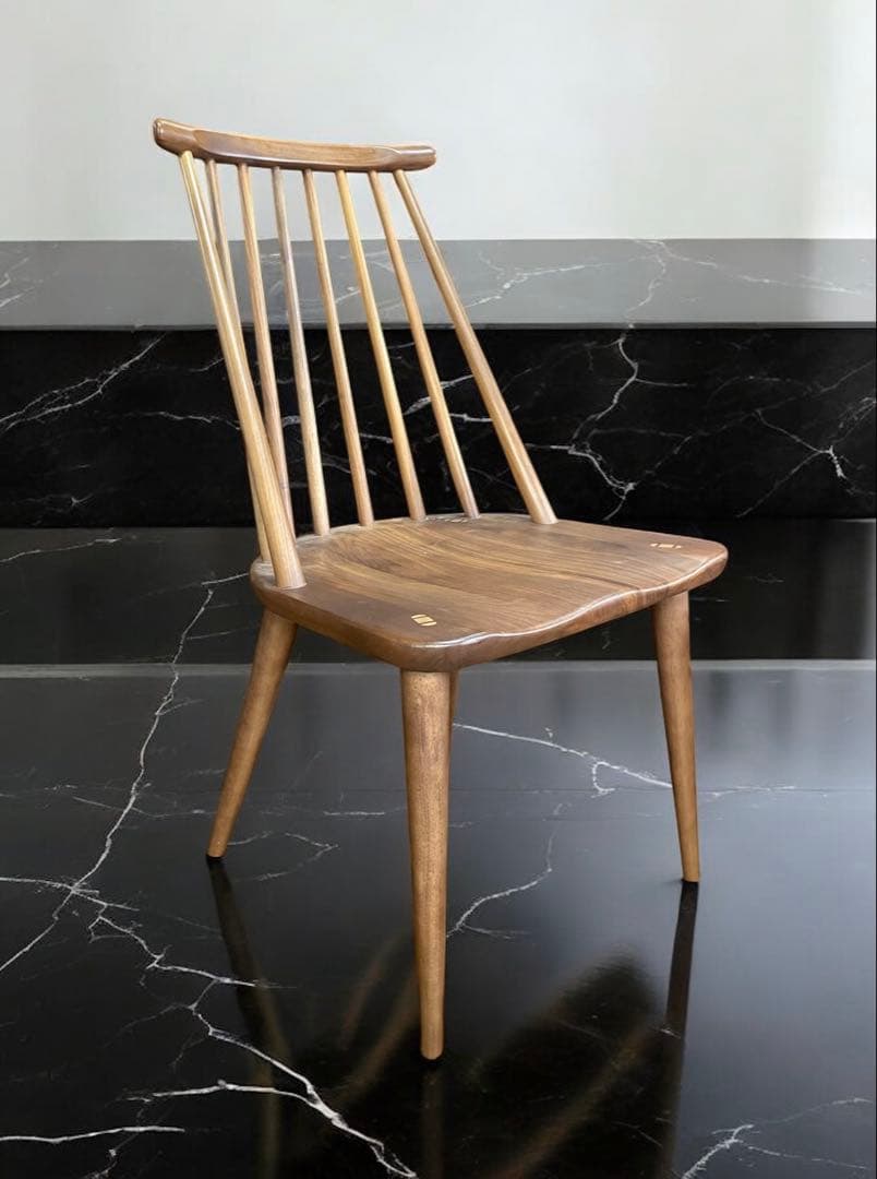 ナフコ　背もたれの曲線が美しい天然木の ウィンザーチェア