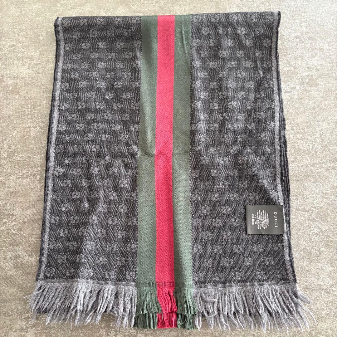 GUCCI グレー ストライプマフラー