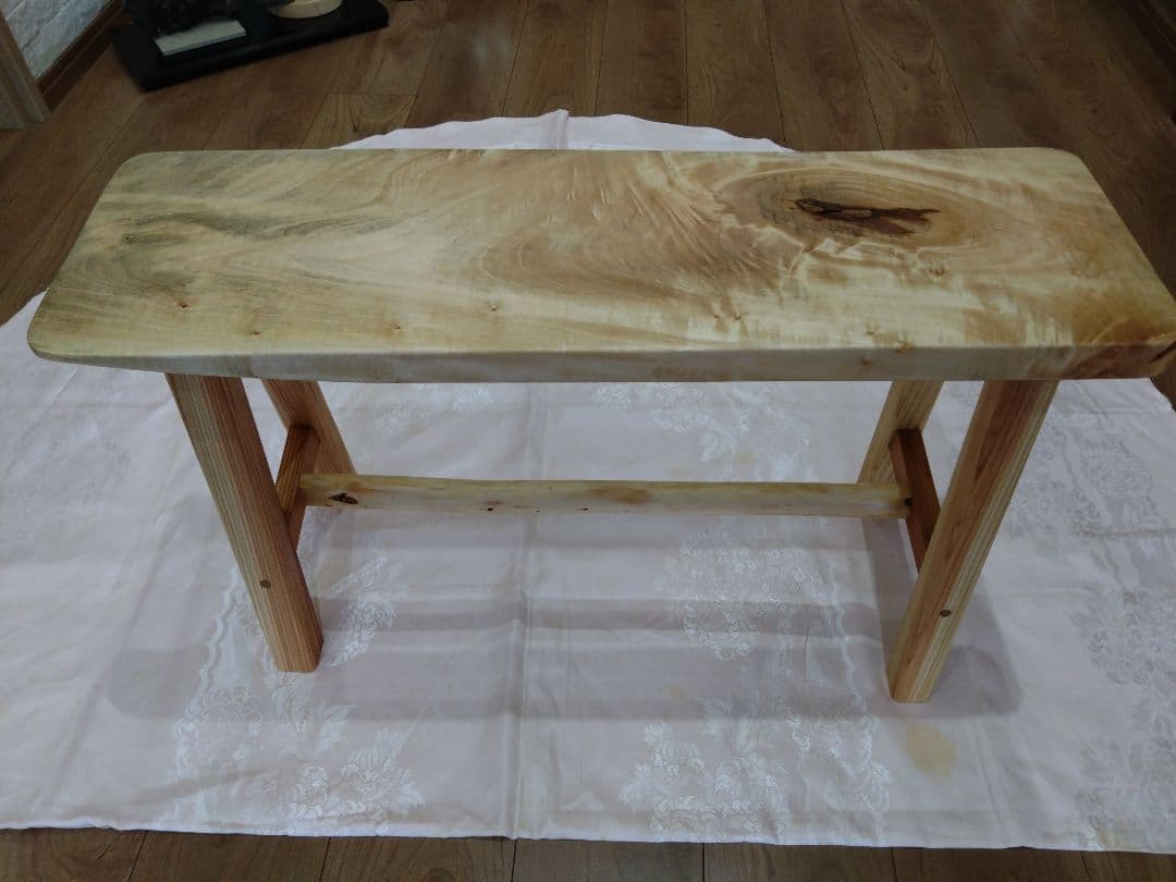 楠（くす）のベンチ86　いい楠の一枚板で杢目が大変綺麗　重さも3.6kgと軽量❕