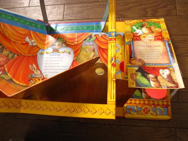 Alices Pop-up Theatre Book　不思議の国のアリス