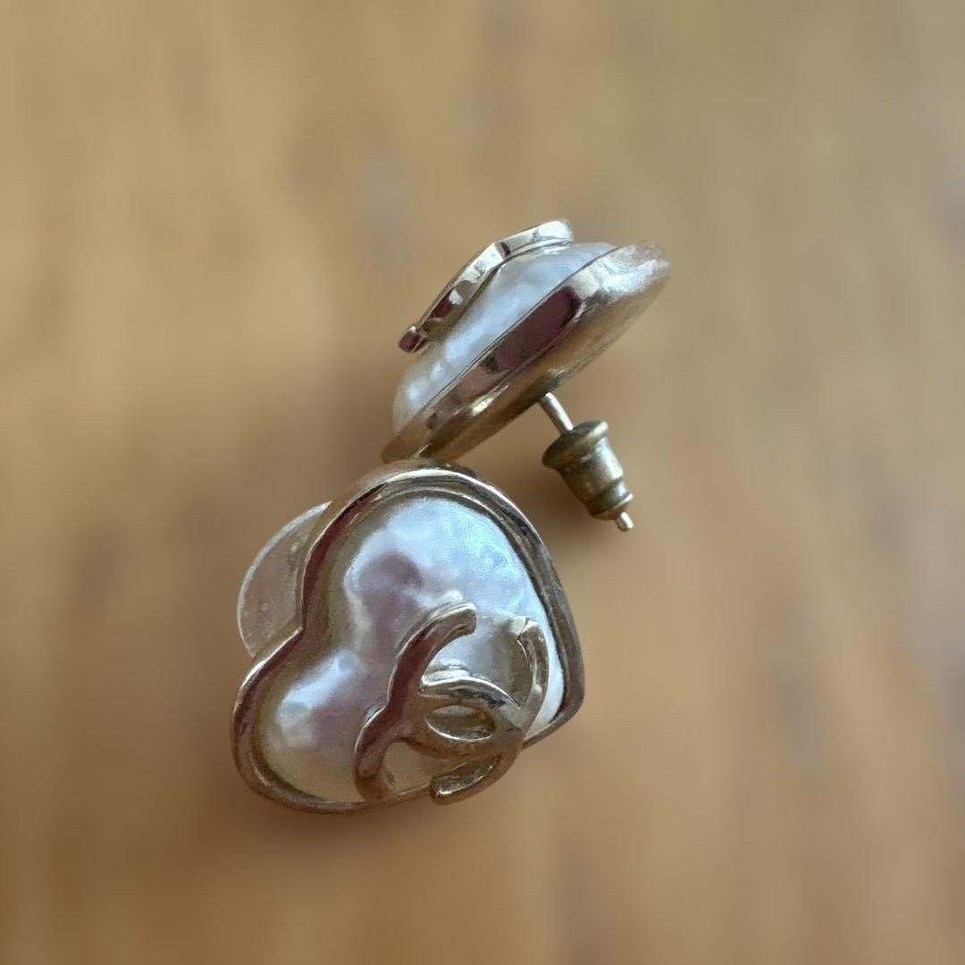 CHANEL ハート型パールピアス