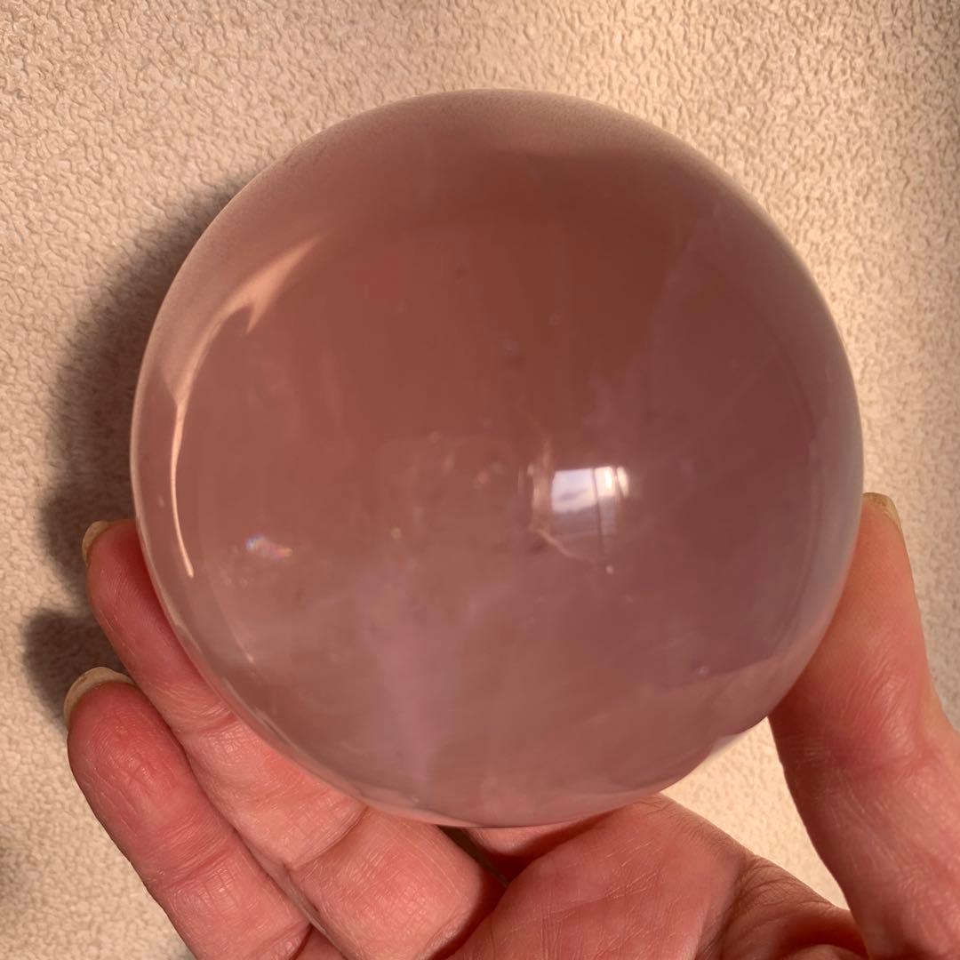 ローズクォーツスフィア大玉約77.3mm 虹有り　天然石置物　丸玉…②