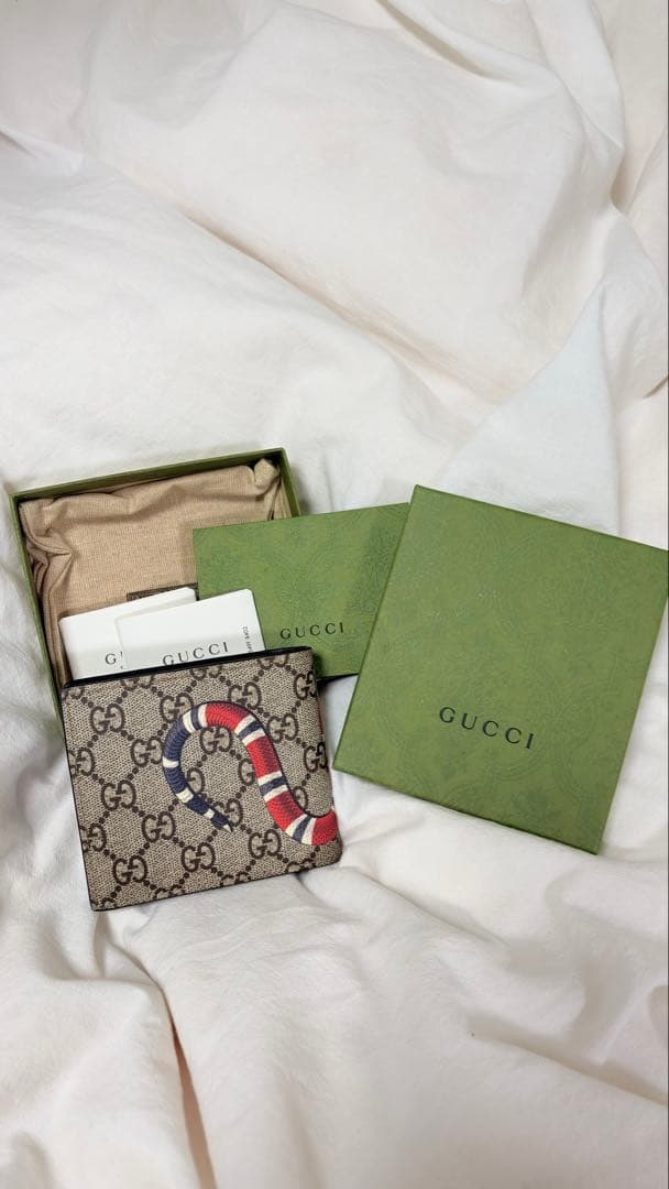 GUCCI ヘビデザイン　二つ折り財布