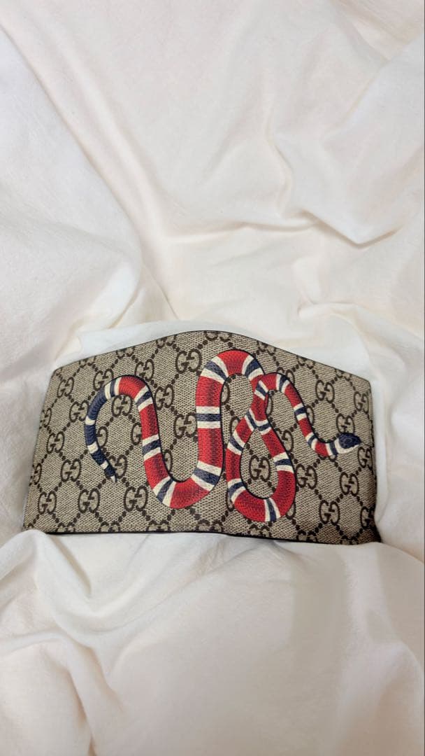 GUCCI ヘビデザイン　二つ折り財布