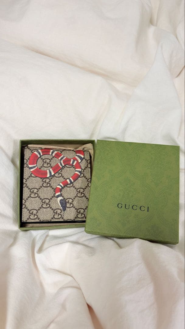 GUCCI ヘビデザイン　二つ折り財布