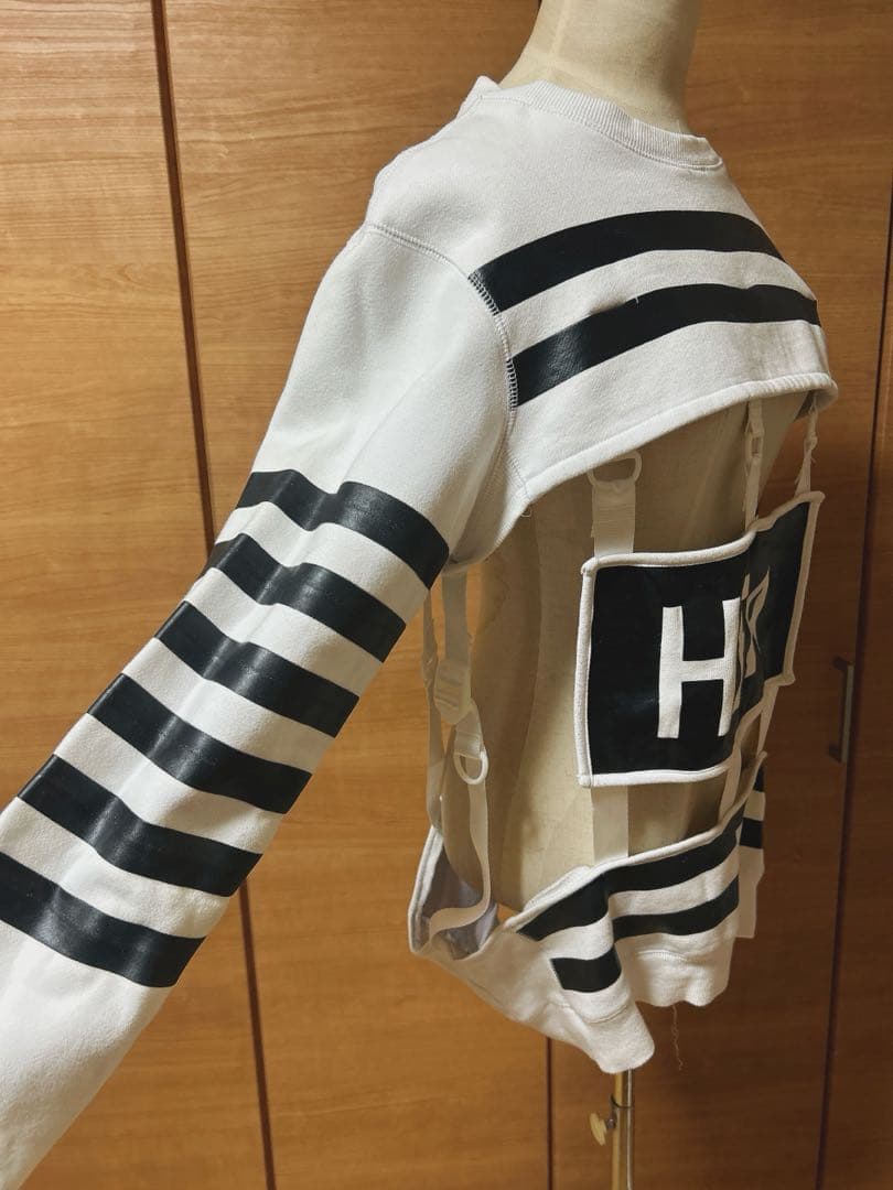 HBA ストライプカットアウトスウェット