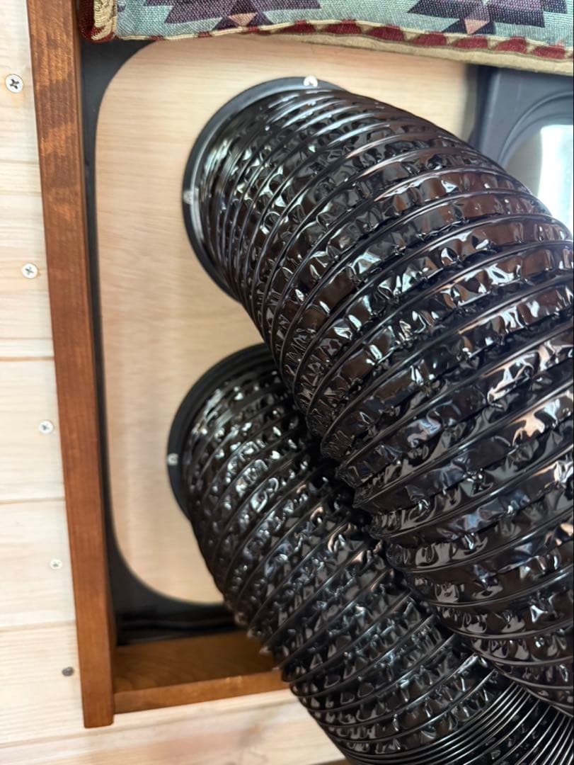 ハイエース WAVE2.3 運転席側小窓 黒塗装 アタッチメント付き