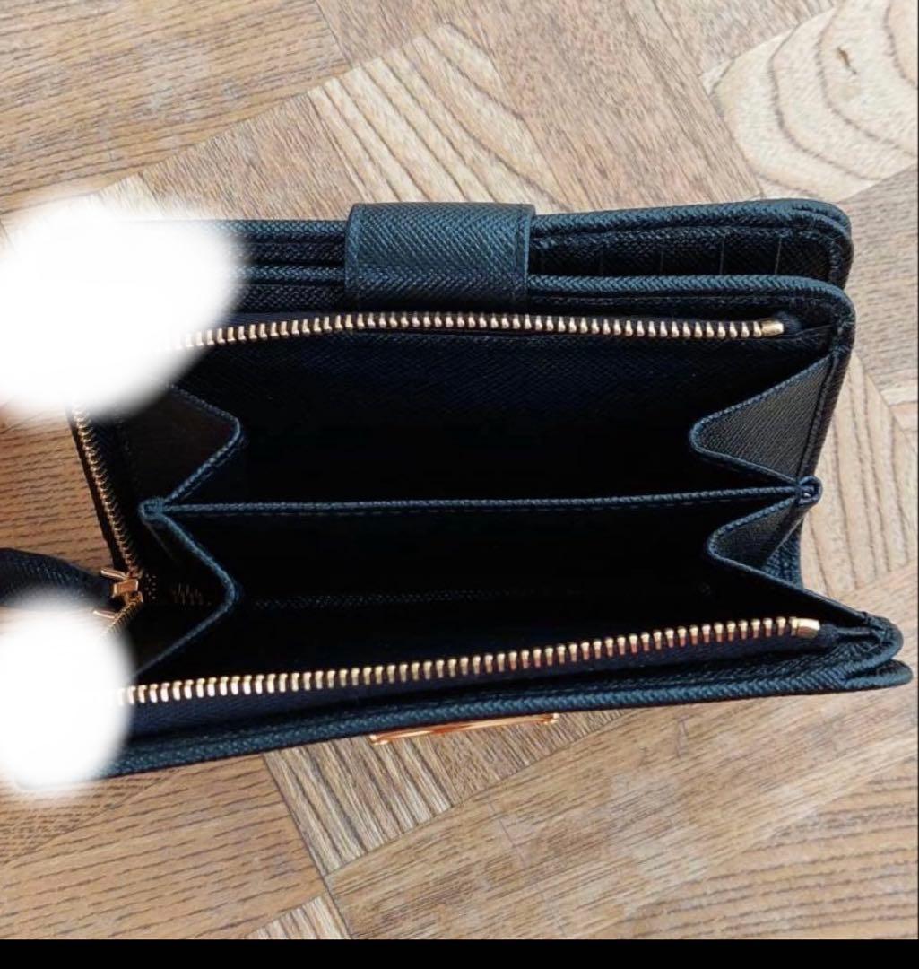 プラダ財布