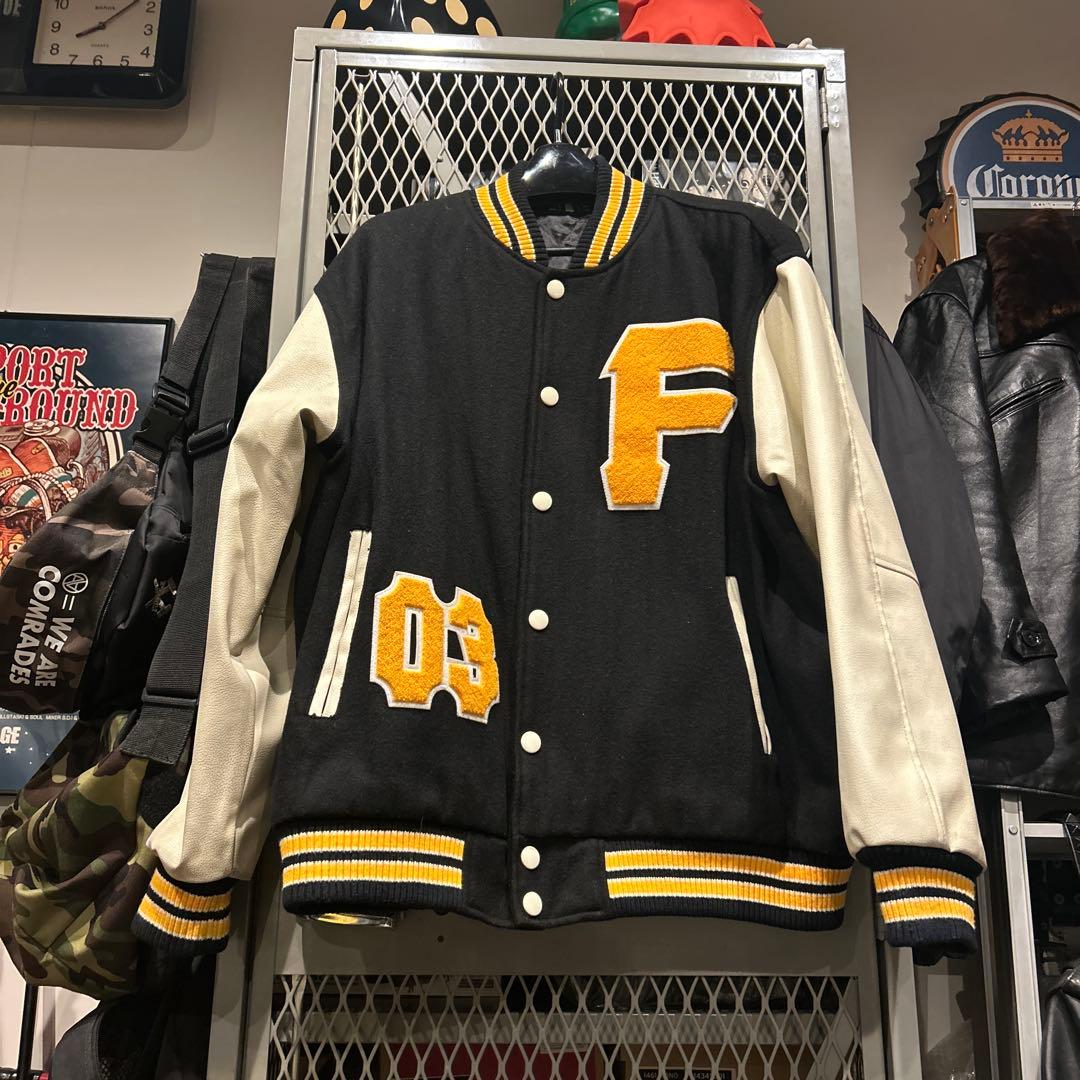 美品！FATスタジャン Y2K Fロゴ 03 ブラック/ホワイト