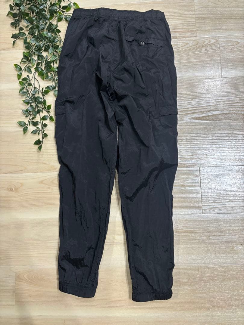 ストーンアイランド　ナイロンメタル　パンツ　シュプリーム　モンクレール　サカイ